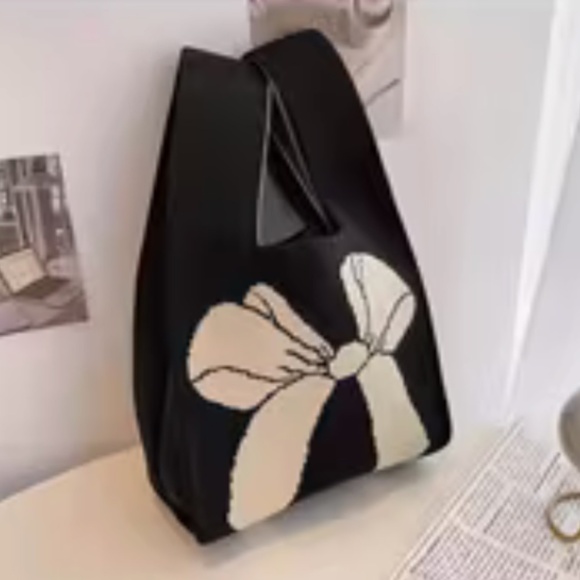 NEW Black & White Knit Bow Tote - Small - Picture 5 of 8